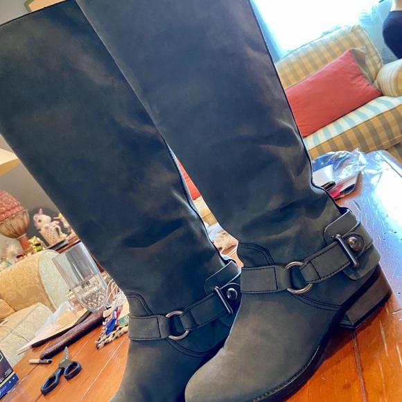 Coach Suede Buckle Spear Boot Like New! - Picture 4 of 4